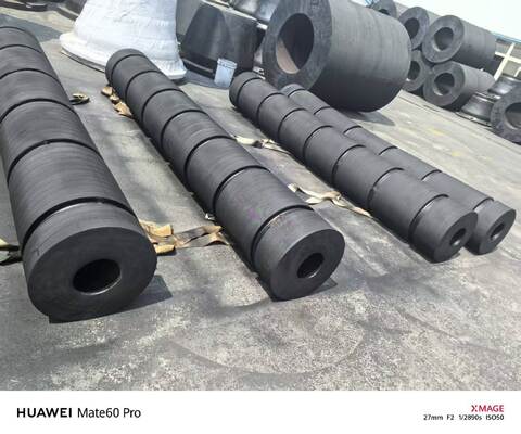 硬さ 70-85A トラッグボートのフェンダー 重荷荷重量 容量 模具と挤出船 耐久性のある海洋保護ソリューション
