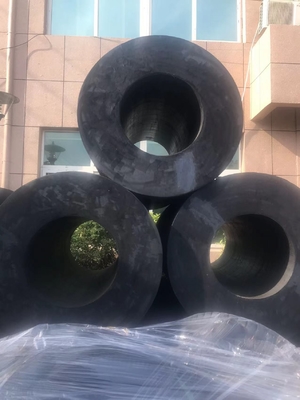ボルト付き 装着 円筒型ゴムフェンダー 10~1000kg 長さ 1000~5000mm 港とドックの用途にカスタマイズ可能