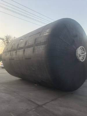 衝突回避と強化された衝撃保護を提供するために設計されたポリウレタン泡とゴム泡で満たされたフェンダー