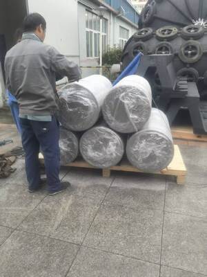 優れた弾性と海洋環境ストレスへの耐性を特徴とする、海洋フェンダーPUポリウレタンフォームラバー