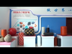 あらゆる種類の泡で満たされたフェンダー